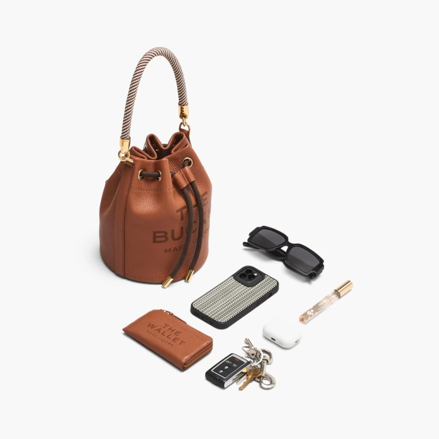 Marc Jacobs Wolf Grey Leather Bucket Bag for Women – Stylish & Spacious Handbag